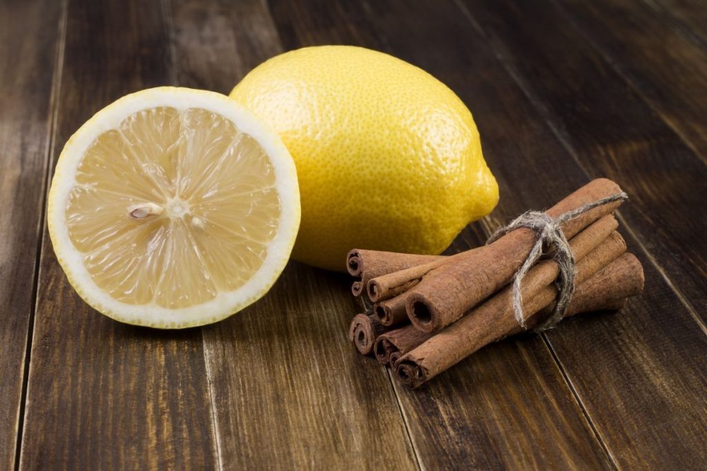 Vaření pomerančové, citronové a skořicové kůry: proč se to doporučuje a jaké jsou jeho výhody.