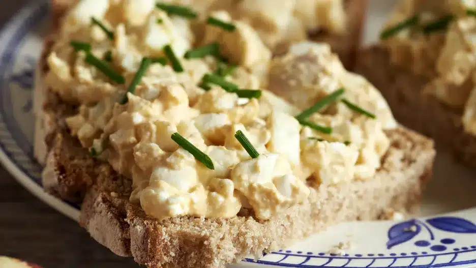 Smíchám ho s vejci. Během chvilky mám hotovou chutnou pastu bohatou na vápník a vitamíny.