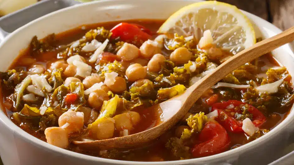 Hodím do hrnce pár kousků zeleniny a ve zlomku vteřiny je večeře hotová. Zahřívá a zasytí, ideální pro zimní období.