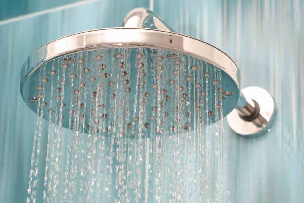 Jak snadno odstranit vodní kámen a vodní usazeniny ze sprchové hlavice.