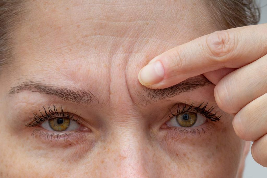 Jak se zbavit vrásek na obličeji pomocí malého množství jablečného octa: účinný domácí kosmetický prostředek.