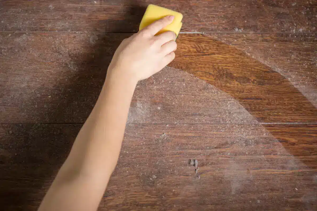 Prach zmizí na dlouho: jednoduchá metoda úklidu používaná v hotelech.