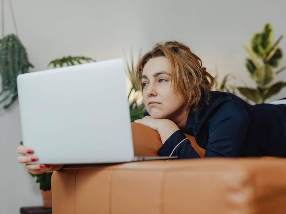 Fenomén „lednového syndromu“: proč je pro nás tak těžké vrátit se po vánočních prázdninách k obvyklému dennímu režimu a co je třeba udělat, abychom se mu vyhnuli.