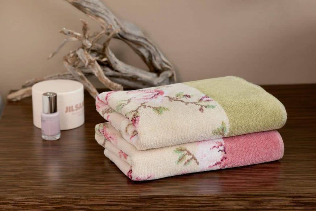 Málokdo ví, k čemu slouží pásky na ručnících a jak se používají.