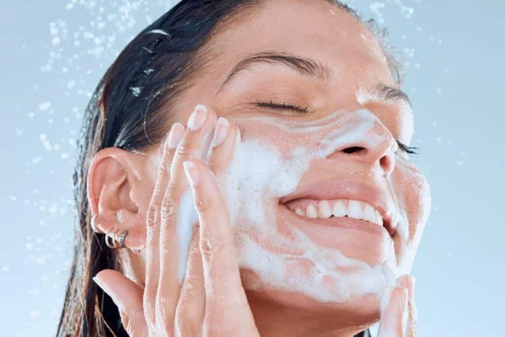 Udělejte to večer a vaše pleť bude vypadat božsky. Stačí jen pár minut.