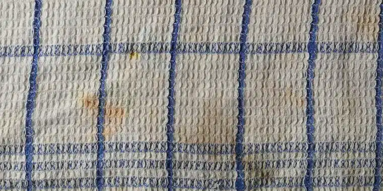 Není to ocet ani jedlá soda: domácí způsob čištění kuchyňských utěrek.