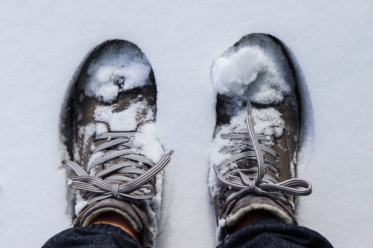 Kako zadržati stopala toplima u cipelama zimi: jednostavan trik koji bolje funkcionira od toplih uložaka.