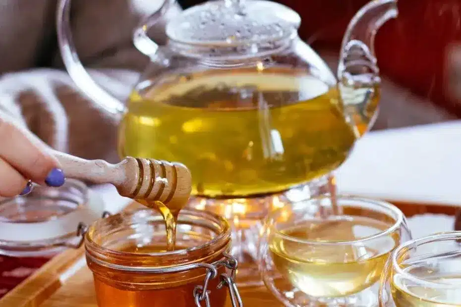 Lze přidávat med do horkého čaje? Vědci tyto pochybnosti rozptýlili.