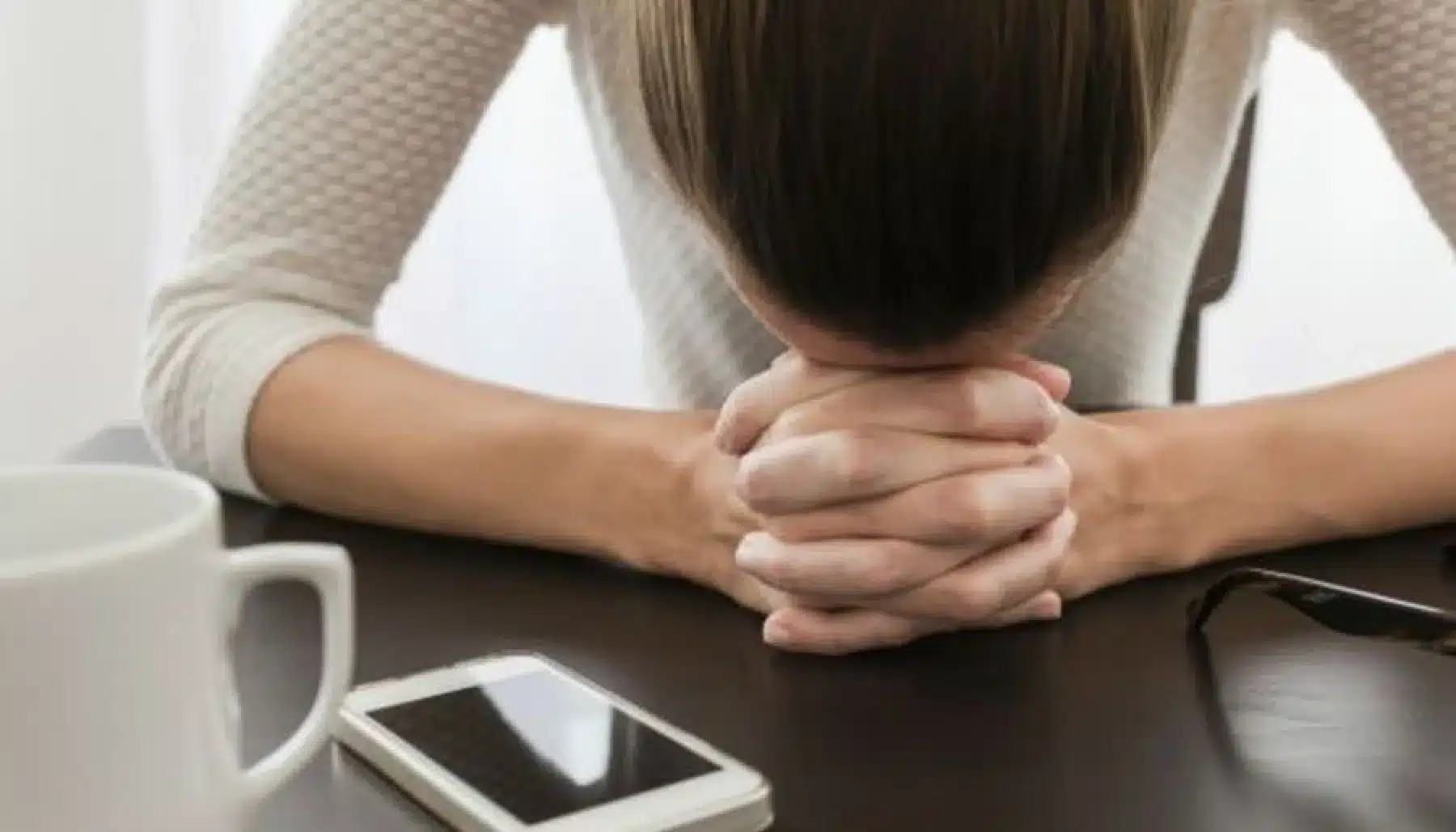 Metoda s horkou vodou, která může zmírnit migrénu a získává na popularitě mezi odborníky